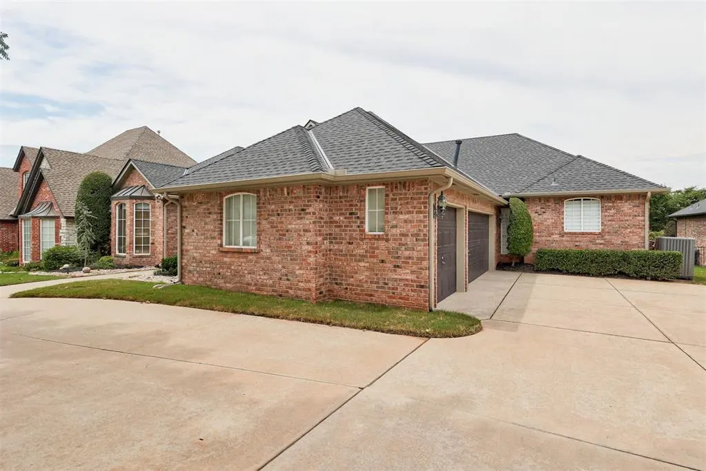 Photo 4 — 3505 Huntsman Court, Edmond, OK 73003