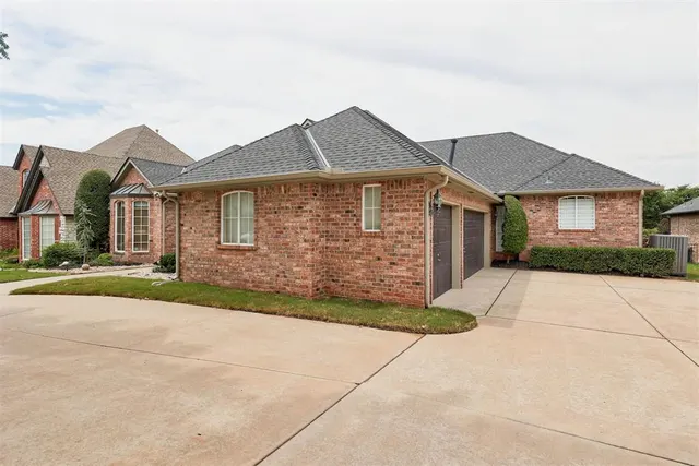 Photo 4 — 3505 Huntsman Court, Edmond, OK 73003
