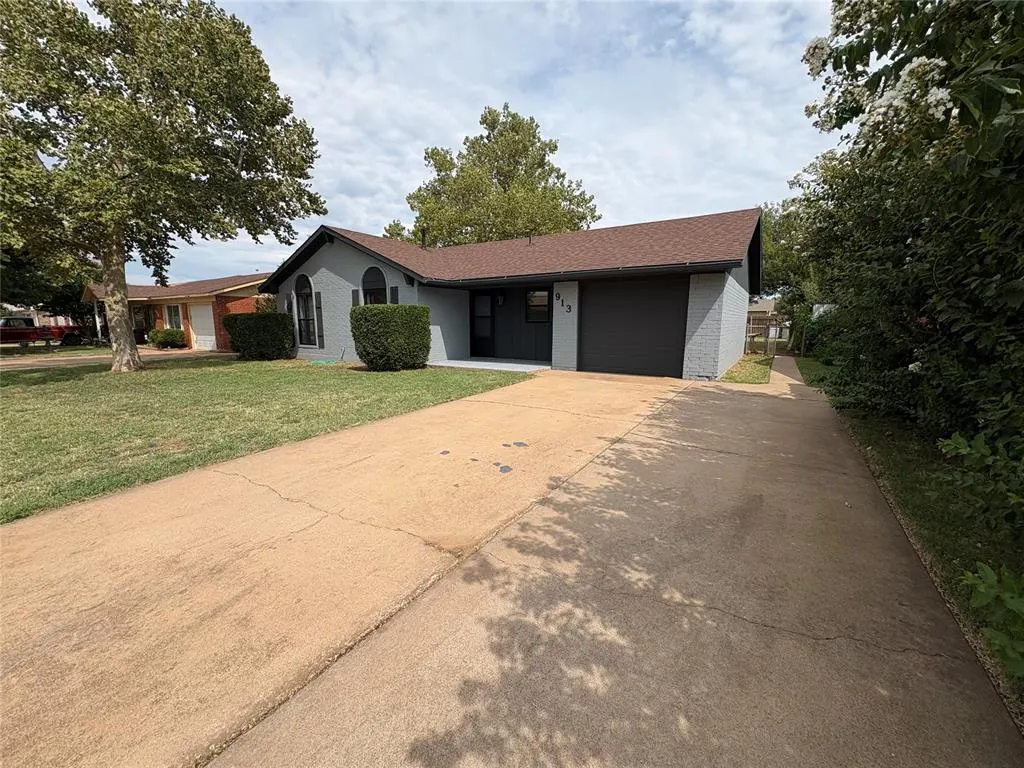 Photo 2 — 913 Hairston Street, Altus, OK 73521