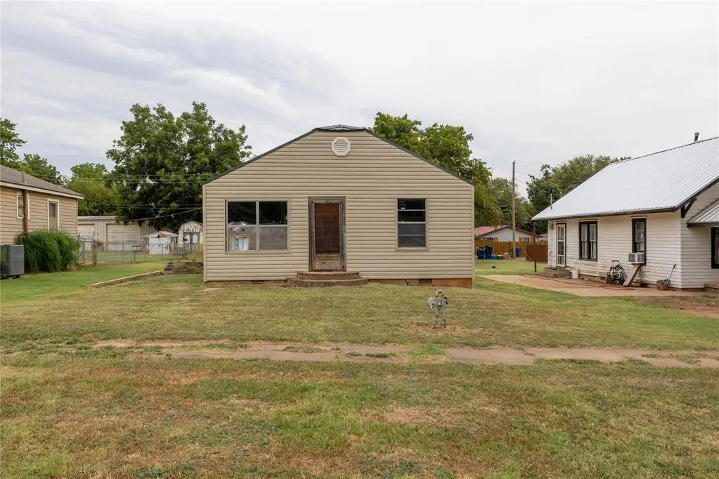 Front exterior — 216 E Fay Avenue, Kingfisher, OK 73750