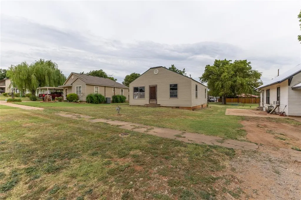 Photo 3 — 216 E Fay Avenue, Kingfisher, OK 73750