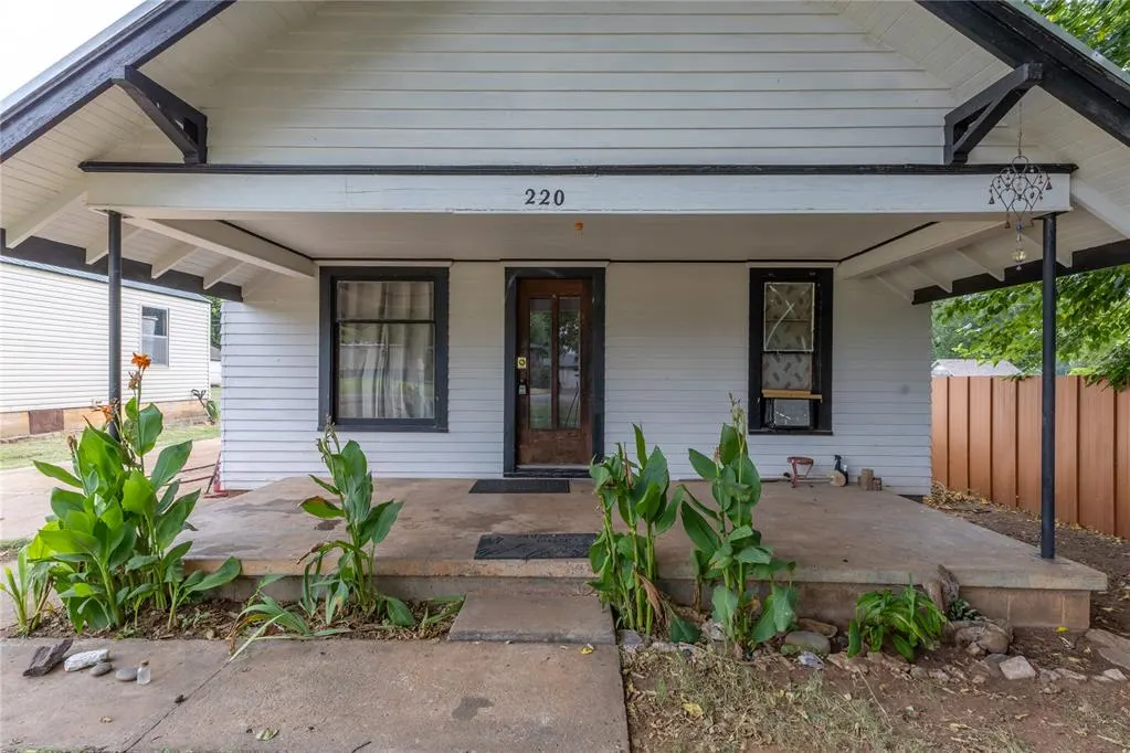 Photo 3 — 220 E Fay Avenue, Kingfisher, OK 73750