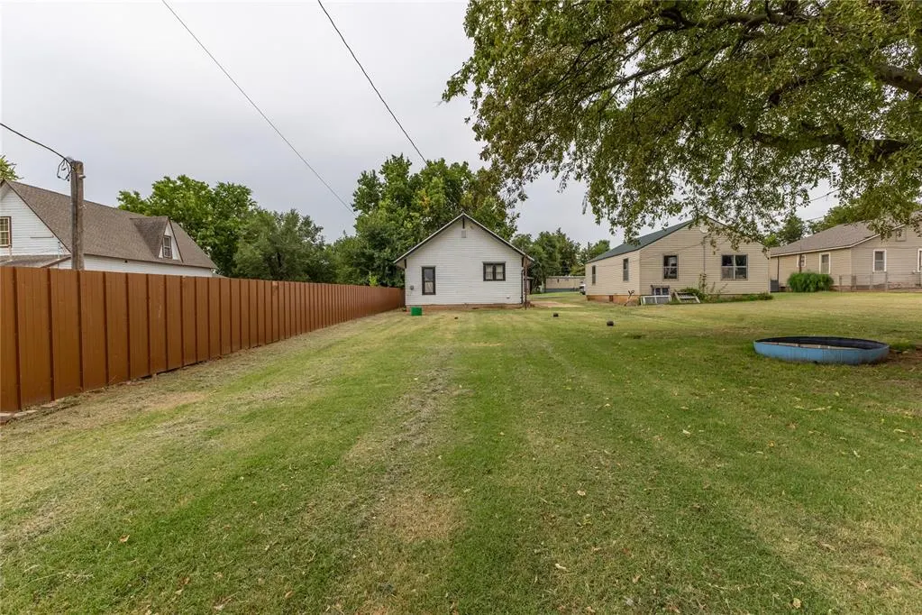 Photo 13 — 220 E Fay Avenue, Kingfisher, OK 73750