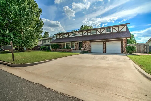 Photo 2 — 8805 Salsbury Lane, Oklahoma City, OK 73132