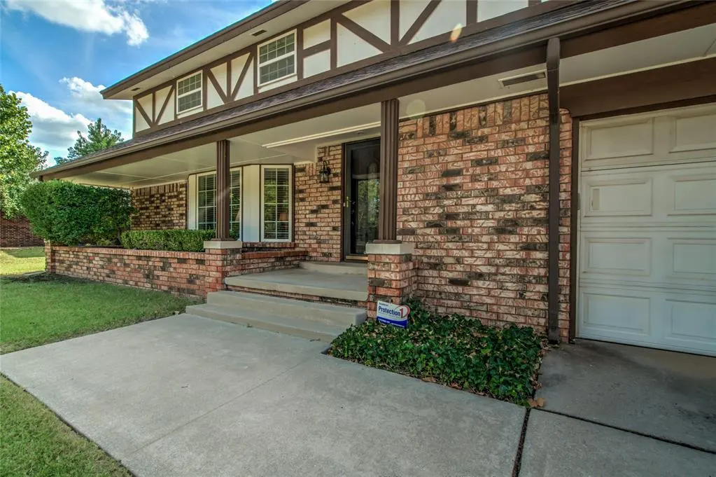 Photo 3 — 8805 Salsbury Lane, Oklahoma City, OK 73132