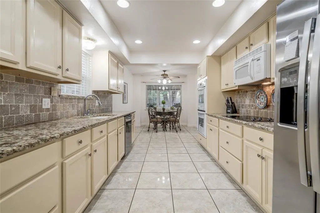 Photo 17 — 8805 Salsbury Lane, Oklahoma City, OK 73132
