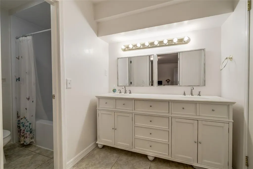 Photo 26 — 8805 Salsbury Lane, Oklahoma City, OK 73132
