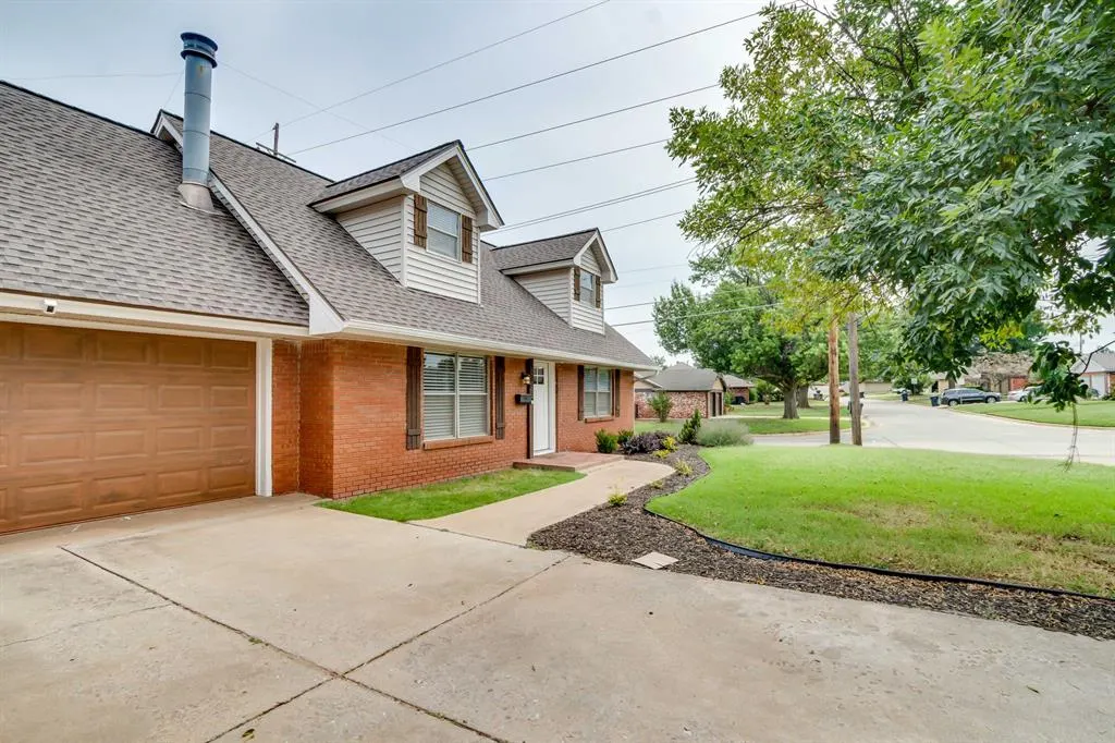 Photo 2 — 4101 NW 62nd Terrace, Oklahoma City, OK 73112