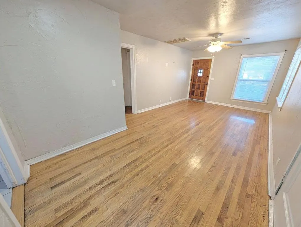 Photo 5 — 4908 N College Avenue, Bethany, OK 73008