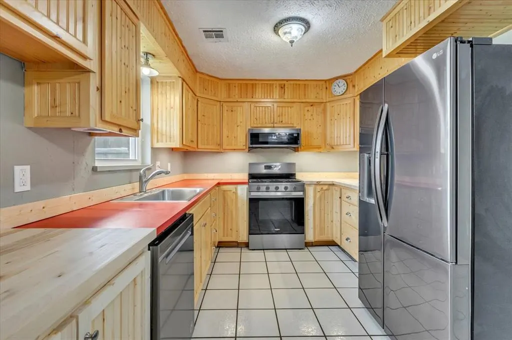 Photo 9 — 6804 NW 25th Street, Bethany, OK 73008