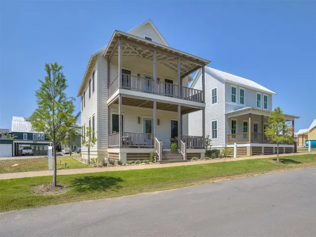 Front exterior — 36 Hill Street, Carlton Landing, OK 74432