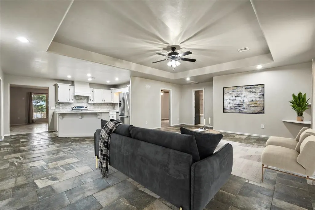 Photo 6 — 967 Honeysuckle Drive, Tuttle, OK 73089