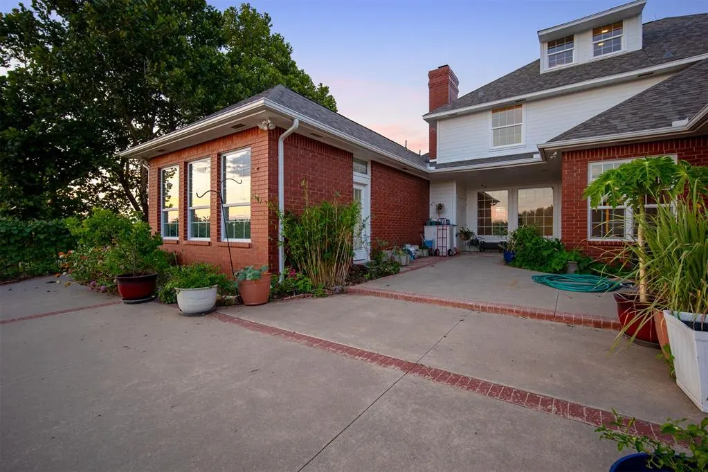 Photo 2 — 4001 Saint Croix Drive, Edmond, OK 73025