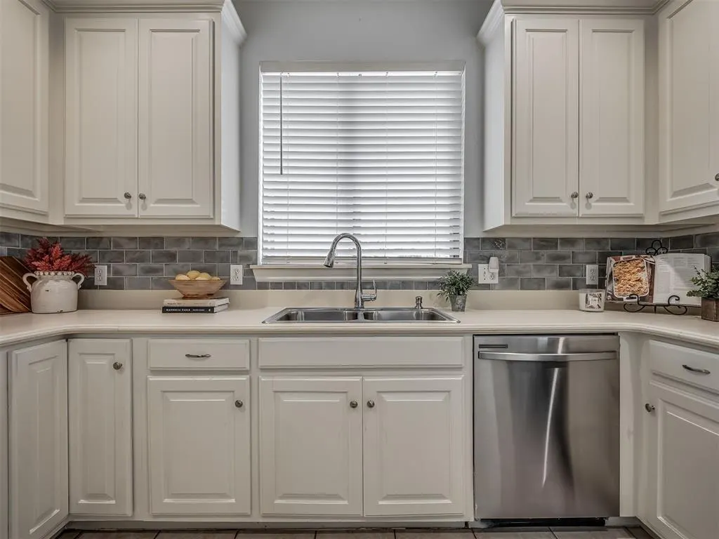 Photo 12 — 733 Longmeadow Lane, Edmond, OK 73003