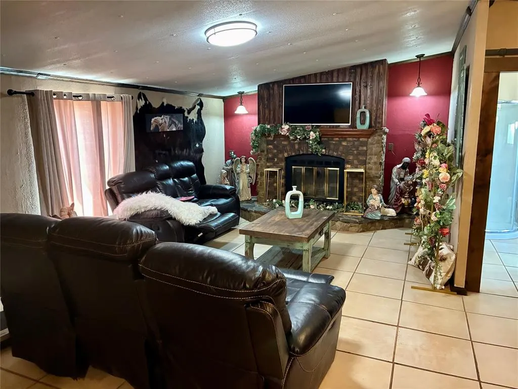 Photo 11 — 21508 S Frontage Road, Foss, OK 73647