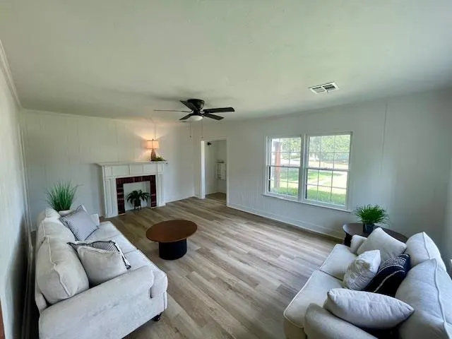 Photo 2 — 215 N Washington, Hobart, OK 73651