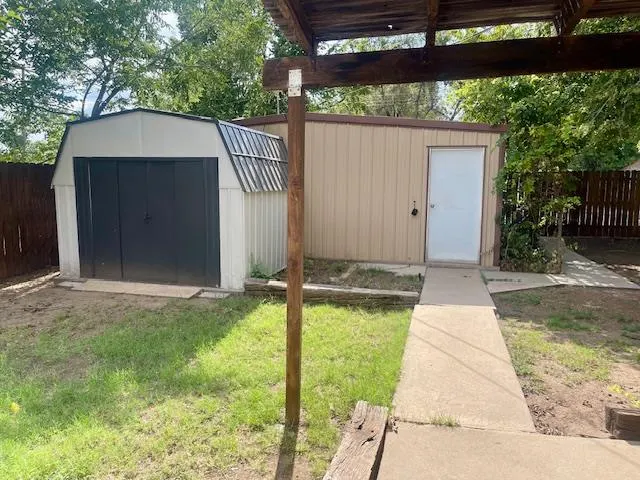 Photo 5 — 215 N Washington, Hobart, OK 73651