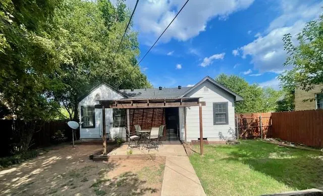 Photo 6 — 215 N Washington, Hobart, OK 73651