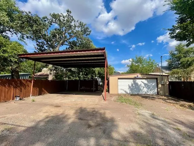 Photo 7 — 215 N Washington, Hobart, OK 73651