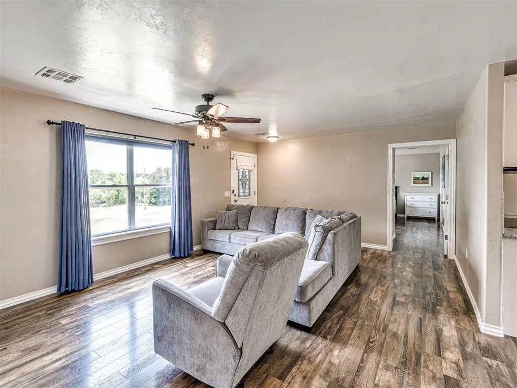 Photo 5 — 30138 Shorter Lane, Macomb, OK 74852