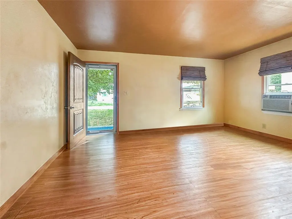Photo 2 — 713 S Mahan Avenue, El Reno, OK 73036