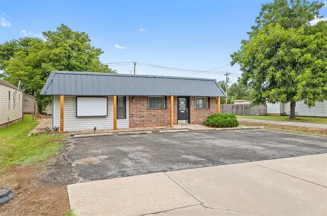 Photo 2 — 1600 S Choctaw Avenue, El Reno, OK 73036