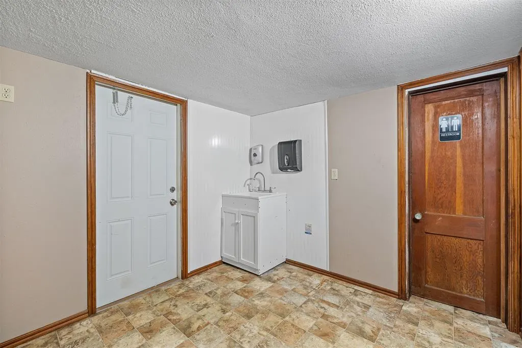 Photo 11 — 1600 S Choctaw Avenue, El Reno, OK 73036
