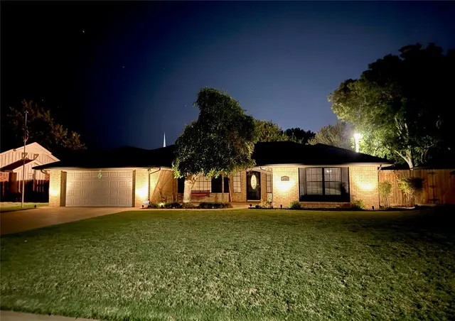 Photo 2 — 1002 Mac Drive, Elk City, OK 73644