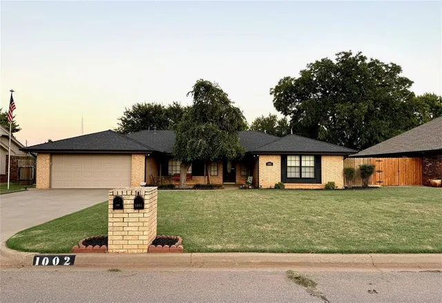 Photo 5 — 1002 Mac Drive, Elk City, OK 73644