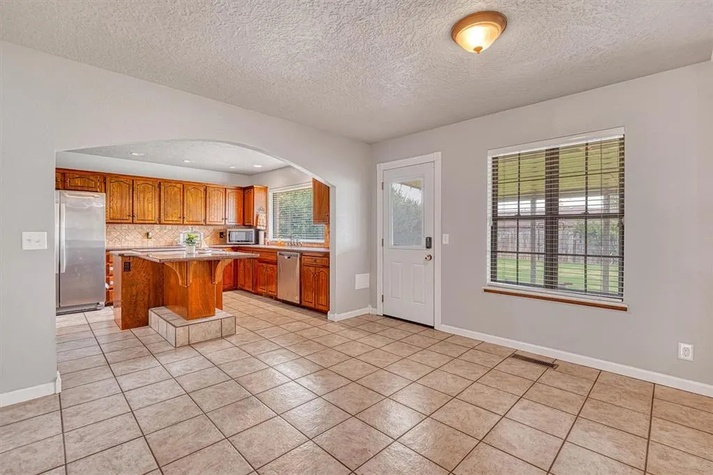 Photo 16 — 1002 Mac Drive, Elk City, OK 73644