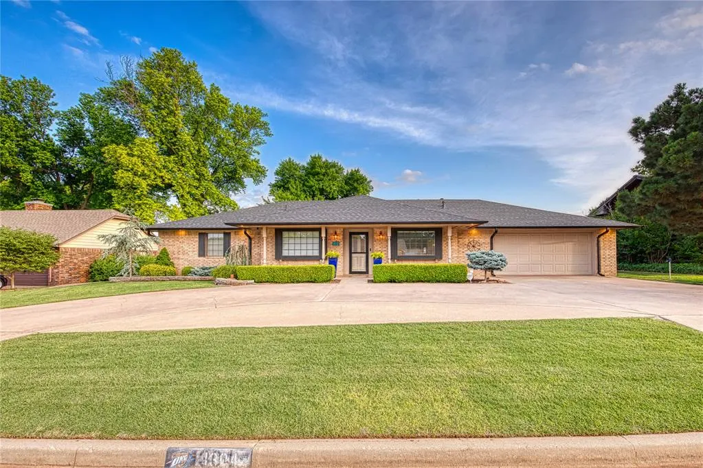 Photo 2 — 1304 Lynnwood Drive, Elk City, OK 73644