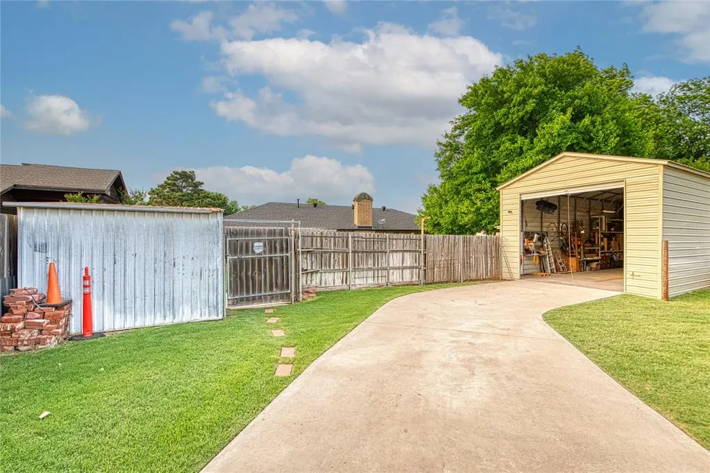 Photo 4 — 1304 Lynnwood Drive, Elk City, OK 73644
