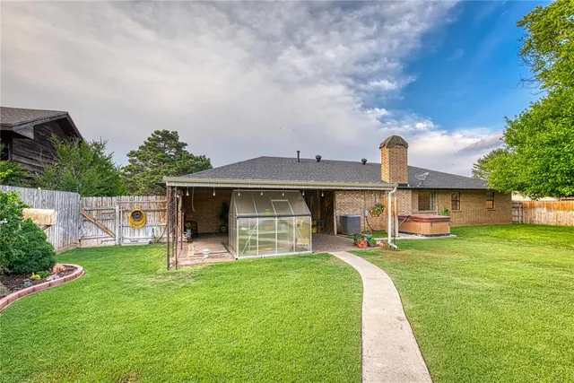 Photo 5 — 1304 Lynnwood Drive, Elk City, OK 73644