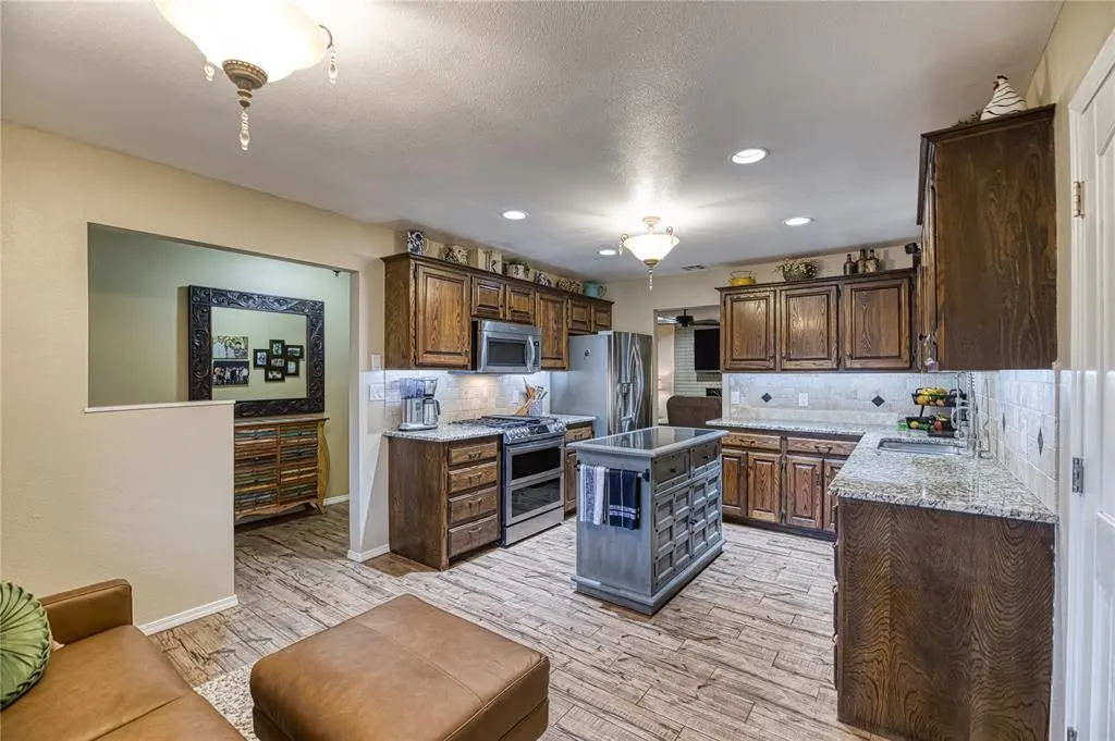 Photo 9 — 1304 Lynnwood Drive, Elk City, OK 73644