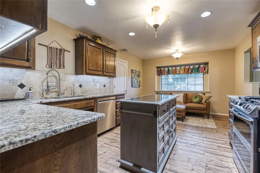 Photo 10 — 1304 Lynnwood Drive, Elk City, OK 73644
