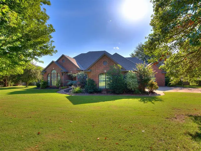 Photo 4 — 9508 Larimore Lane, Oklahoma City, OK 73151