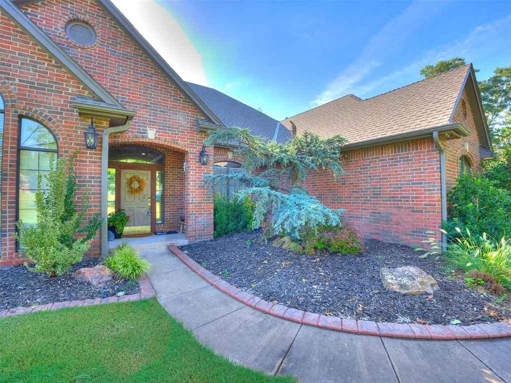 Photo 5 — 9508 Larimore Lane, Oklahoma City, OK 73151