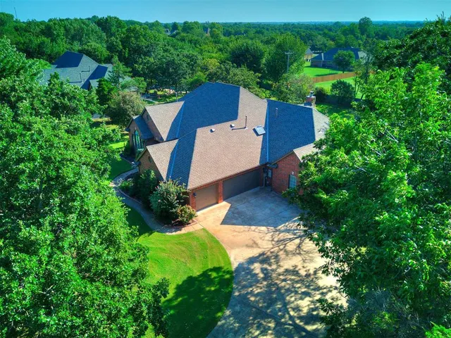 Photo 8 — 9508 Larimore Lane, Oklahoma City, OK 73151