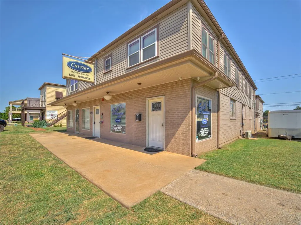 Front exterior — 418 W WADE Street, El Reno, OK 73036