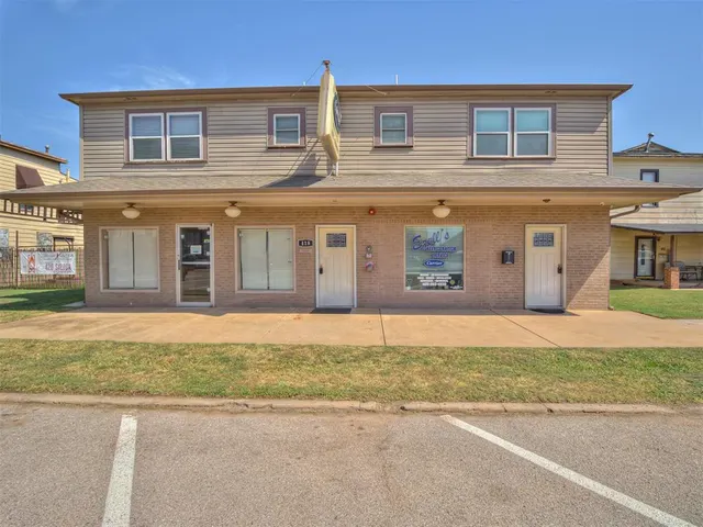Photo 2 — 418 W WADE Street, El Reno, OK 73036