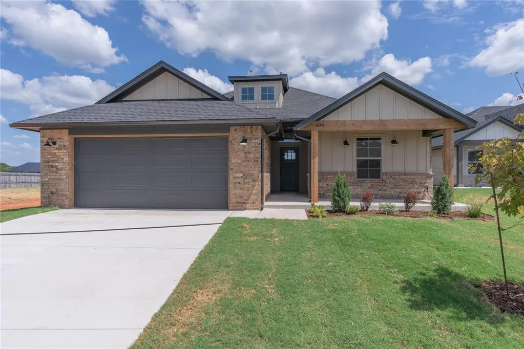 Photo 2 — 604 Grand Sycamore Drive, Washington, OK 73093
