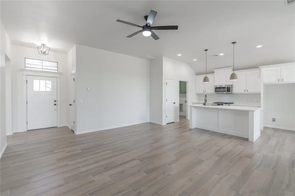 Photo 6 — 604 Grand Sycamore Drive, Washington, OK 73093