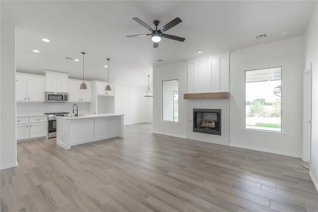 Photo 7 — 604 Grand Sycamore Drive, Washington, OK 73093