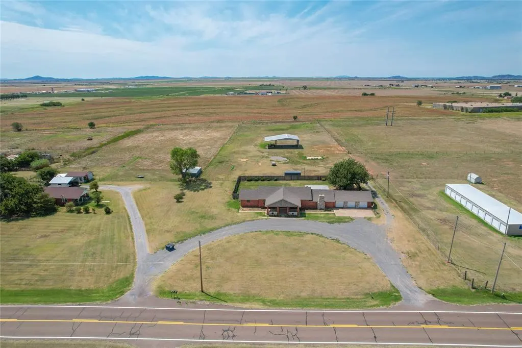 Front exterior — 1826 E Iris Avenue, Hobart, OK 73651