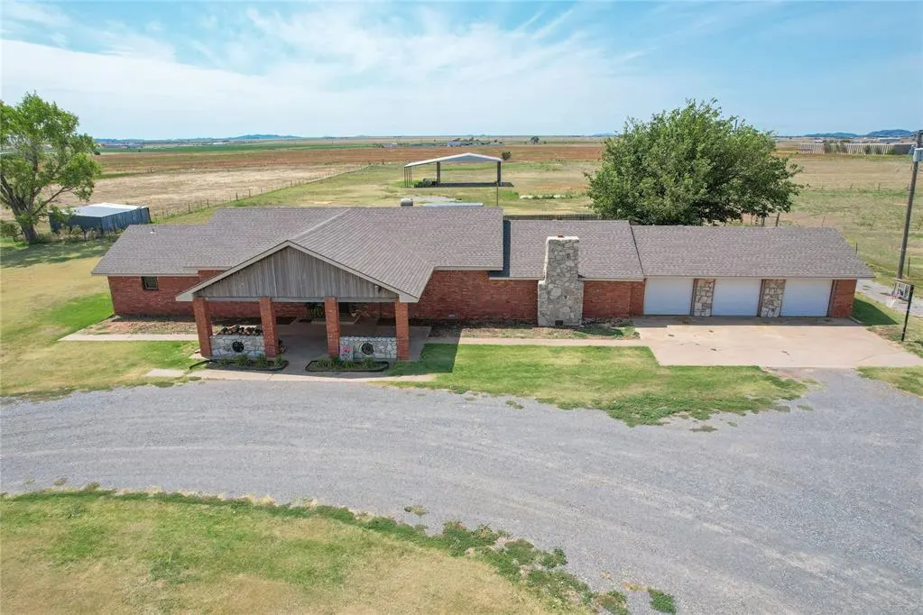 Photo 4 — 1826 E Iris Avenue, Hobart, OK 73651