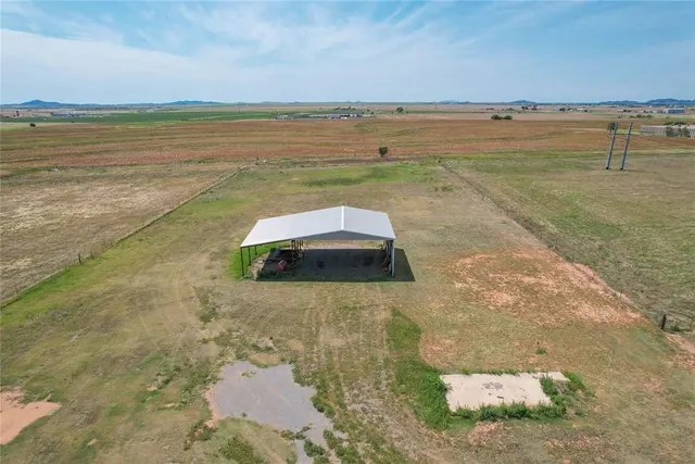 Photo 5 — 1826 E Iris Avenue, Hobart, OK 73651