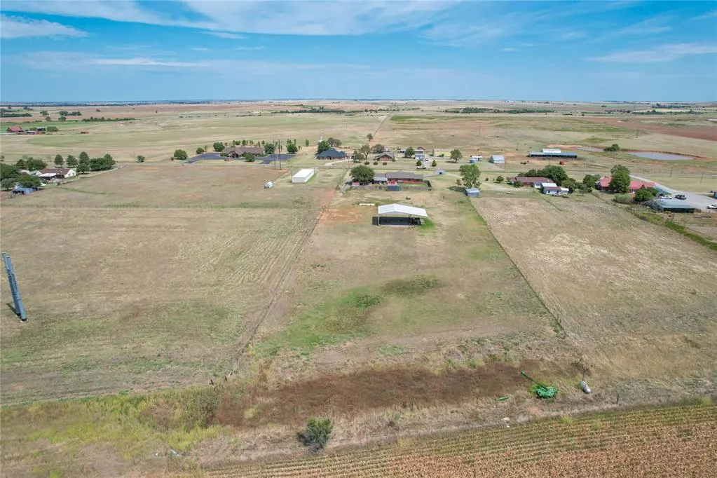 Photo 6 — 1826 E Iris Avenue, Hobart, OK 73651