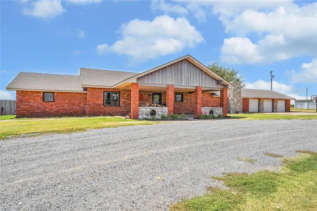 Photo 11 — 1826 E Iris Avenue, Hobart, OK 73651