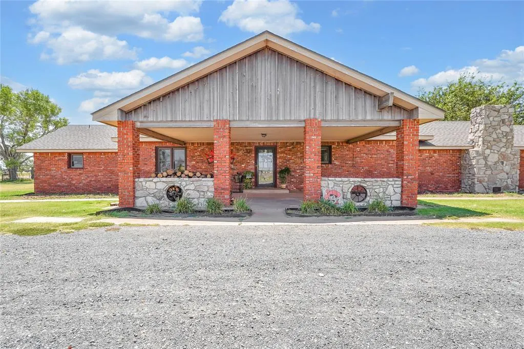 Photo 12 — 1826 E Iris Avenue, Hobart, OK 73651
