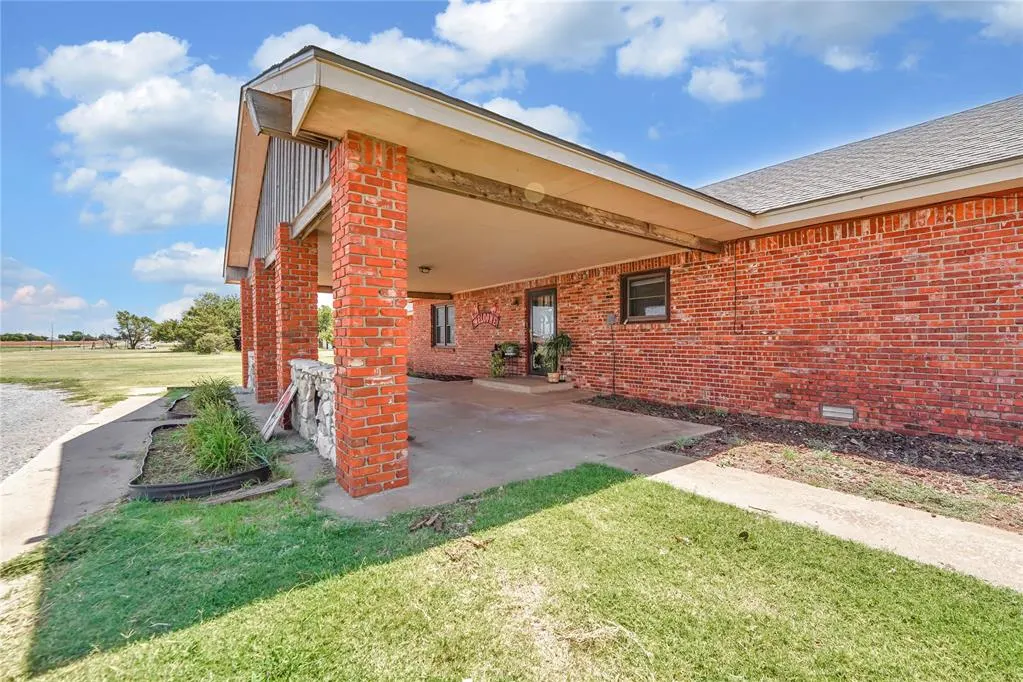 Photo 13 — 1826 E Iris Avenue, Hobart, OK 73651